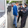 Водители спокойно достают права, страховку, путевой лист — newsvl.ru