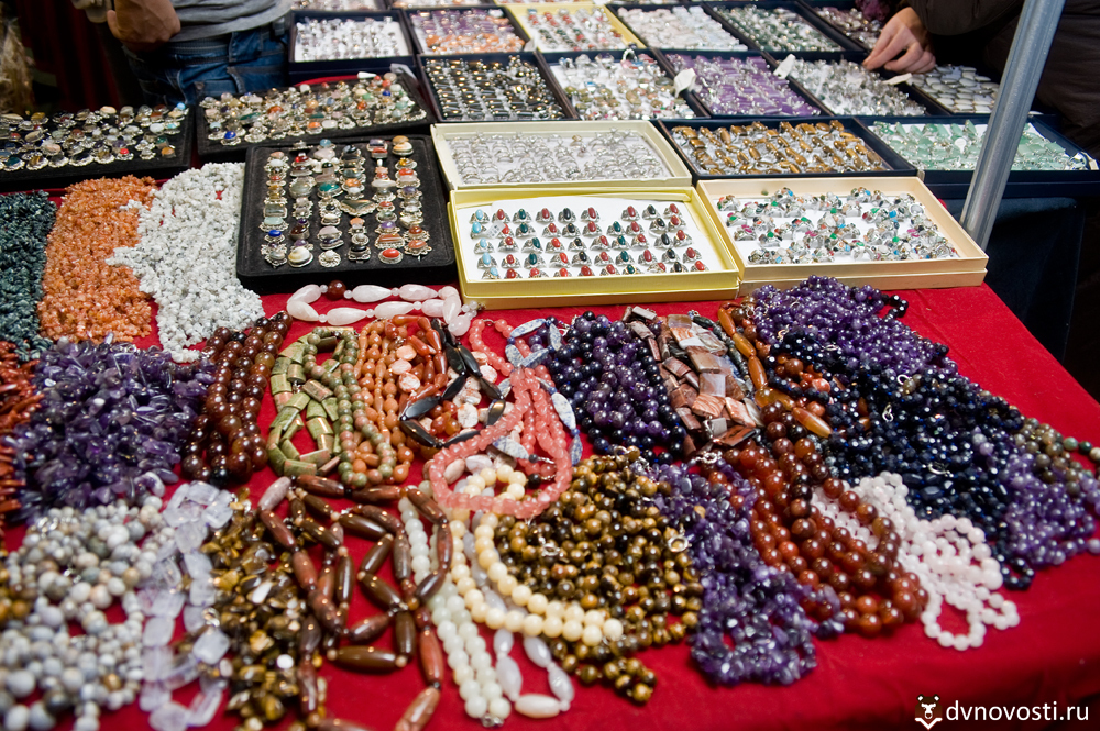 Индийские товары. Индийская ярмарка. Ярмарка индийских товаров. Ярмарка индийских товаров. Ярмарка товаров из индии.