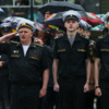 На построении с выпускниками присутствовали преподаватели-офицеры и курсанты, еще не окончившие военный вуз — newsvl.ru