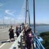 Пассажиры возвращаются по мосту от потерявшего колесо автобуса — newsvl.ru