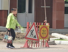 Плановый ремонт теплотрассы превратил в опасный аттракцион улицу в Биробиджане 