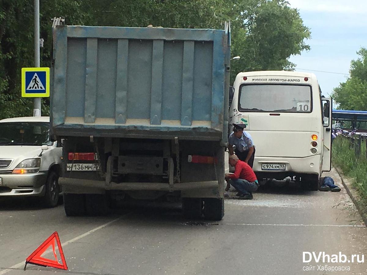 Шофер самосвала протаранил автобус и сбил пешехода на Красной Речке (ФОТО)  — Новости Хабаровска