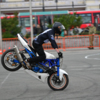 Стендрайдеры из Хабаровска продемонстрировали акробатические трюки на мотоциклах — newsvl.ru