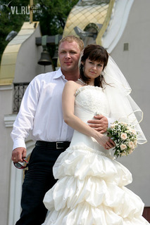 «Свадебный переполох» в честь «Дня трех восьмерок» во Владивостоке — newsvl.ru