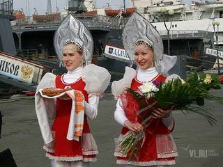 русские красавицы встречают американских моряков  — newsvl.ru