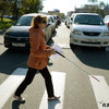 Незрячие пешеходы могут поднять белую трость не только на пешеходном переходе, а в любом месте, где им необходимо перейти дорогу — newsvl.ru
