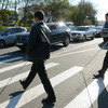 Согласно п.14.5 ПДД, водитель обязан пропускать незрячего пешехода с белой тростью везде, где ему приходится переходить дорогу — newsvl.ru