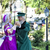 Элегантная пара в нарядах 90 годов XIX в. вальсирует на площадке "чеховского" сквера — newsvl.ru