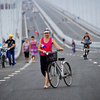 На мост прибыли велосипедисты всех возрастов — newsvl.ru