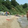 Пляж в бухте Анна: водорослей ни в воде, ни на берегу нет. При этом, душа и раздевалок тоже нет — newsvl.ru