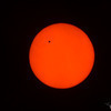 Когда черный диск Венеры частично вступил на диск Солнца, вокруг его края, еще находившегося на фоне неба, вдруг вспыхнул тонкий огненный ободок — newsvl.ru