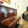 В Пушкинском театре даже пианино с портретом Александра Сергеевича — newsvl.ru
