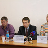 По словам Евгения Архипова, председателя Ассоциации адвокатов России за права человека (второй справа), мобильный офис работает в России уже несколько лет — newsvl.ru