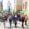 Веселая колонна с малышами и яркими шариками отправилась по улицам города — newsvl.ru