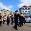 В честь ветеранов был дан праздничный концерт прямо во время шествия — newsvl.ru