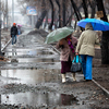 На тротуарах для пешеходов остались лишь узкие "тропинки" — newsvl.ru