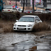 Водители освежают свои автомобили и зазевавшихся прохожих — newsvl.ru