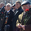 Цветы к мемориалу возложили и ветераны морской авиации — newsvl.ru