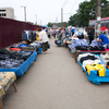 Лотками с товаром заставлен почти весь тротуар  — newsvl.ru