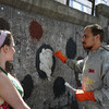 Портреты рисуют с натуры. Позирует тот, кто бросал цемент — newsvl.ru