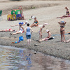 Горожане загорают на пляже — newsvl.ru