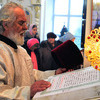 В этот день православные христиане особенно готовятся к наступающему празднику, весь день наполнен особым праздничным настроением  — newsvl.ru