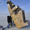 Сегодня на Набережной арт-сообщество «33+1» воздвигло четырёхметрового Рыбака. — newsvl.ru