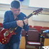 Около 20 гитаристов синхронно исполняли соло, не репетируя вместе — newsvl.ru
