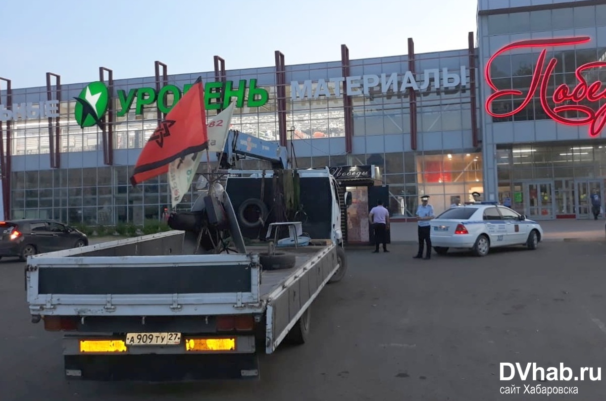 Сбор подписей выдвиженцем в городскую и краевую думу в Комсомольске закончился приводом в полицию Сбор подписей выдвиженцем в городскую и краевую думу в Комсомольске закончился приводом в полицию
