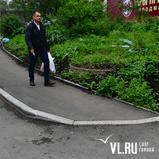 Жители Станюковича жалуются на дорожников, которые переблагоустроили тротуары и недоблагоустроили газоны 
