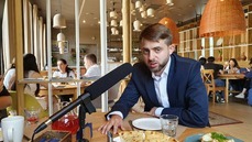 Без агитации: журналисты DVHab.ru позавтракали с кандидатом в Закдуму Иваном Крюковым 