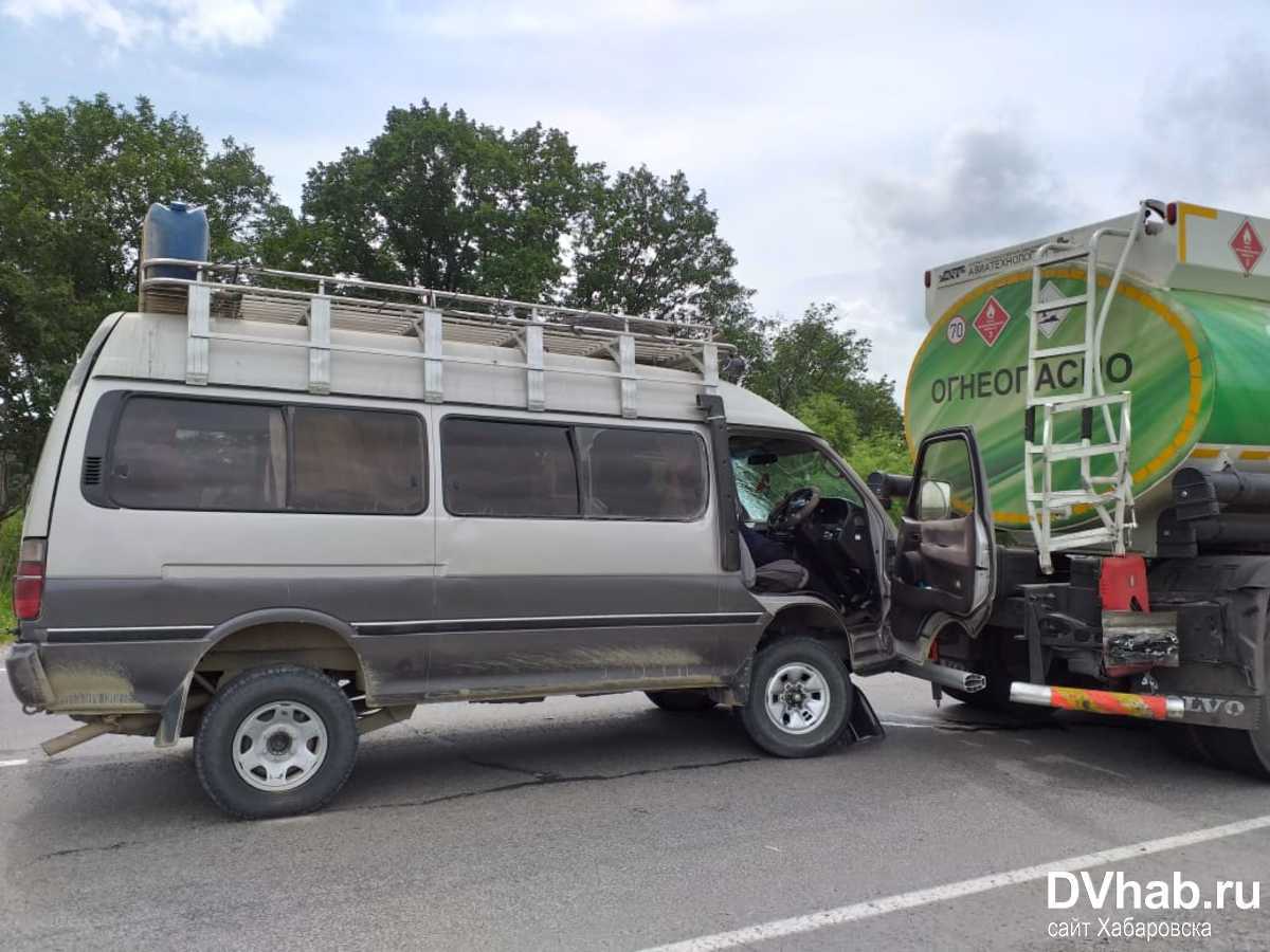 Две машины разбились о бензовоз на трассе Хабаровск — Комсомольск-на-Амуре  (ФОТО) — Новости Хабаровска