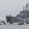 В бухте Новик экипажи бронетранспортеров БТР-82А отработали выход на плав ко Дню ВМФ — newsvl.ru