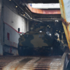 Сперва бронемашины по опущенной задней аппарели заезжали внутрь БДК как в тоннель  — newsvl.ru