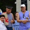 В День ВМФ на улицах города можно встретить много людей в тельняшках — newsvl.ru