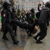 На несогласованной акции в поддержку кандидатов в центре Москвы задержали больше 800 человек