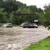 Из-за сильного дождя в Находке затопило дорогу (ВИДЕО)