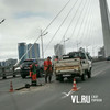 На Золотом мосту ремонтируют ямы второй раз за две недели (ФОТО)
