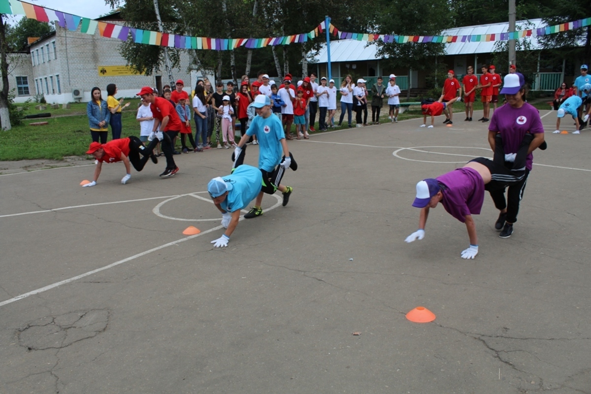 Эстафеты к 9 мая средняя группа. День эстафет, посвященный дню защиты детей название. Эстафета на уроке физкультуры. Спортивный праздник в детском саду. Спортивные соревнования эстафета.