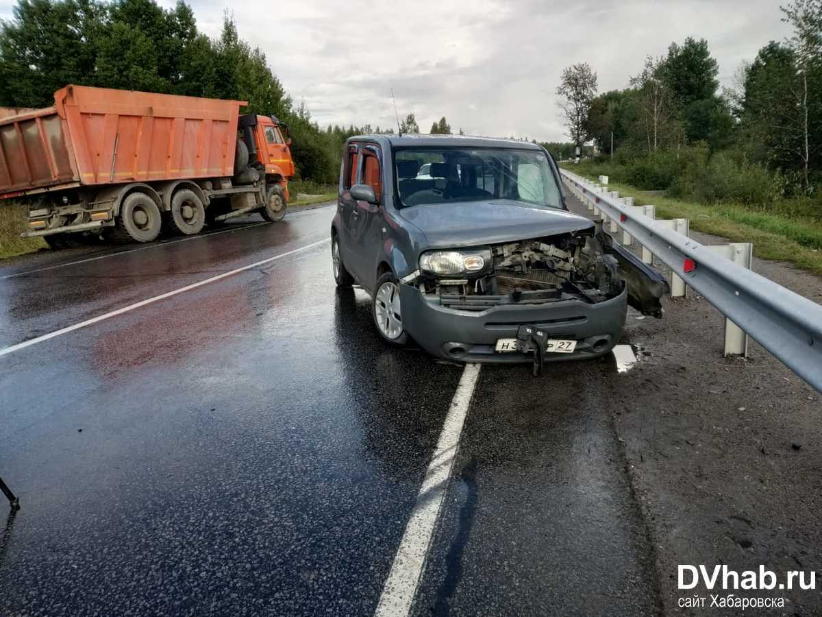 У села Мирного автомобилистка чуть не опрокинула КамАЗ (ФОТО) — Новости  Хабаровска