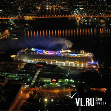 Во Владивосток ночью пришел океанский лайнер-гигант Spectrum of the Seas 