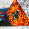 В картине показана работа вулканолога, исследующего недра вулкана в огнеупорном серебристом костюме — newsvl.ru