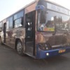Автобус № 54 выглядит очень неопрятно из-за старой наклейки — newsvl.ru