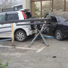 Возле кольца на Запорожской Toyota Mark II врезался в леера и повредил припаркованный внедорожник (ФОТО)