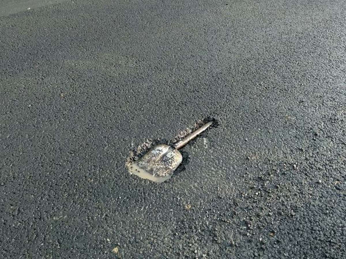 Мэл гибсон закатать в асфальт. Закопать в асфальт. Мэл гибсон закатать в асфальт. Закопать в асфальт. Дорога в ямах асфальтированная.