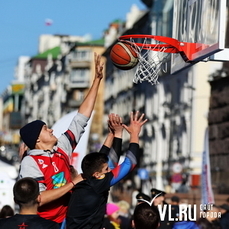 В День народного единства на центральной площади Владивостока прошел спортивный праздник 
