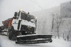 Вывозить снег в Хабаровске станут реже из-за активной застройки города