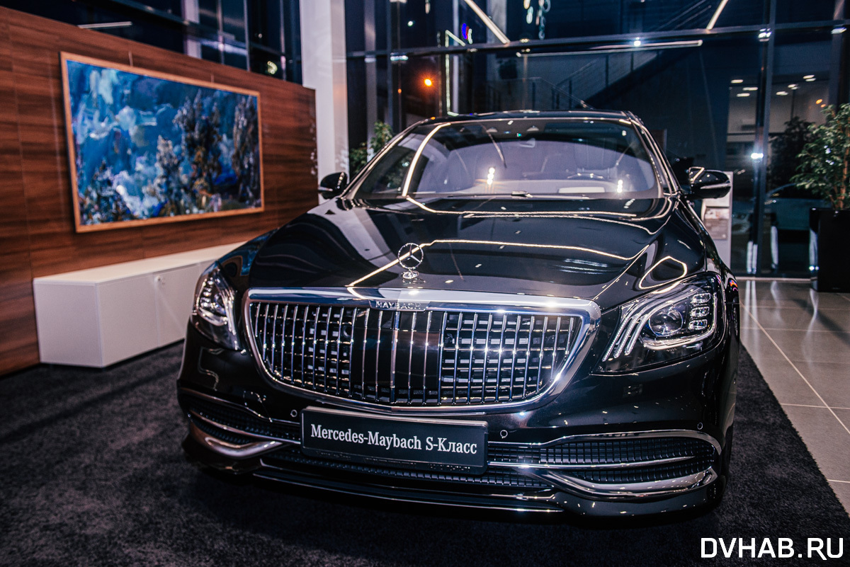 Самой дорогой майбах. Mercedes-Maybach s 560. Майбах s 650 Блэк раша. Mercedes-Maybach 650 Блэк раша. Самый дорогой Мерседес Майбах.