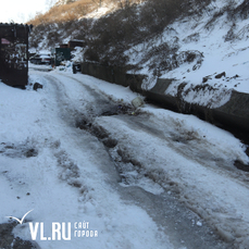Во Владивостоке управляющие компании не справляются с уборкой снега 
