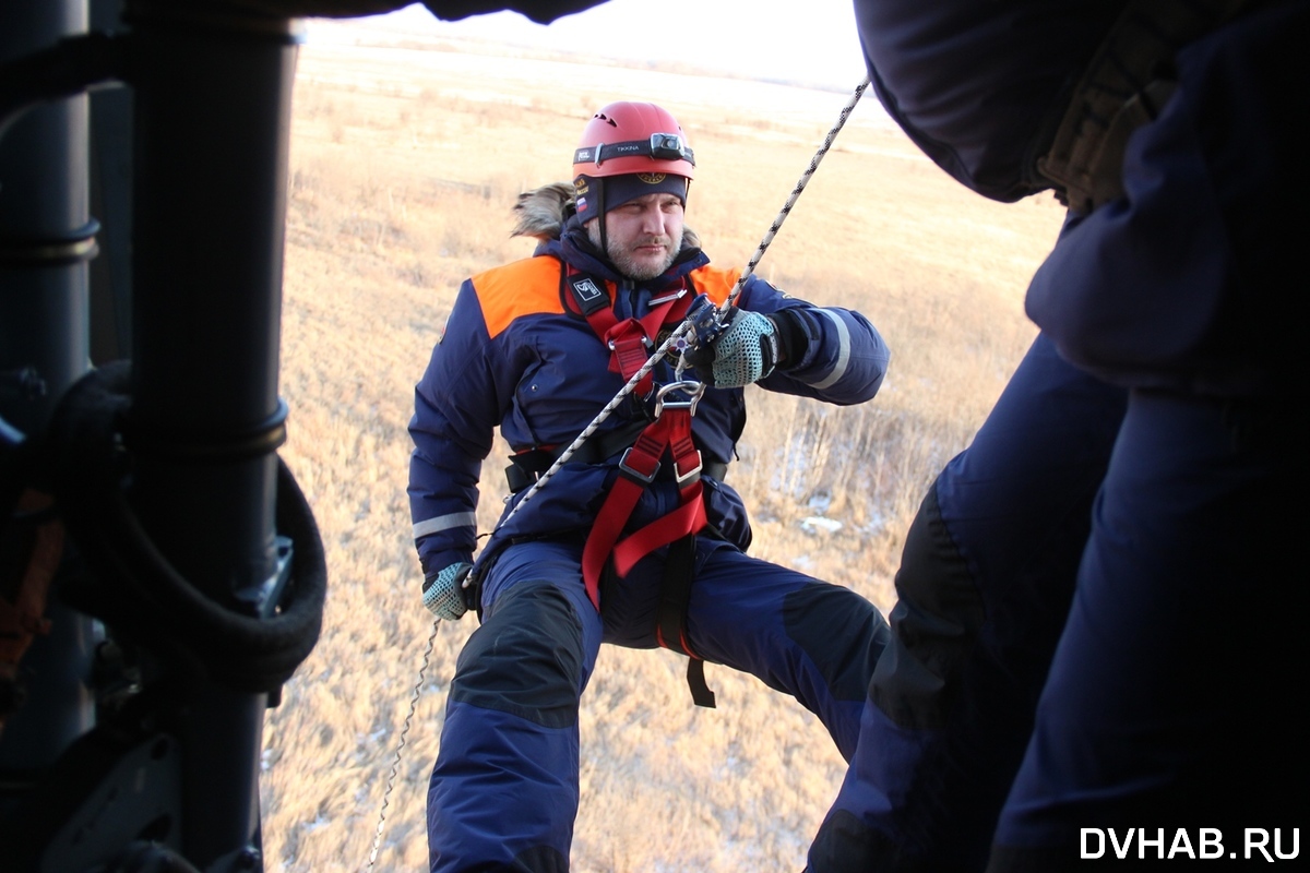 Техника мчс. Пожарный вертолет ка 32. Авиационный спасатель. Воздушных спасателей. Спасатель.